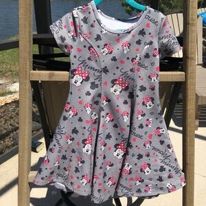 Girls' Gray Minnie Mouse Short Sleeve Swing Dress with Red Accents XS (4-5)